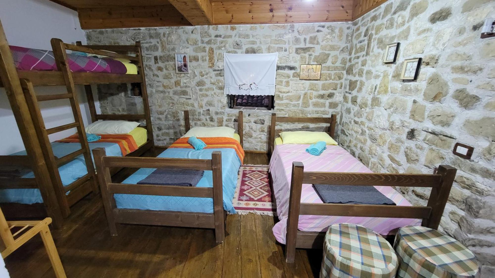 Guest House Mangalem Berat Exteriör bild