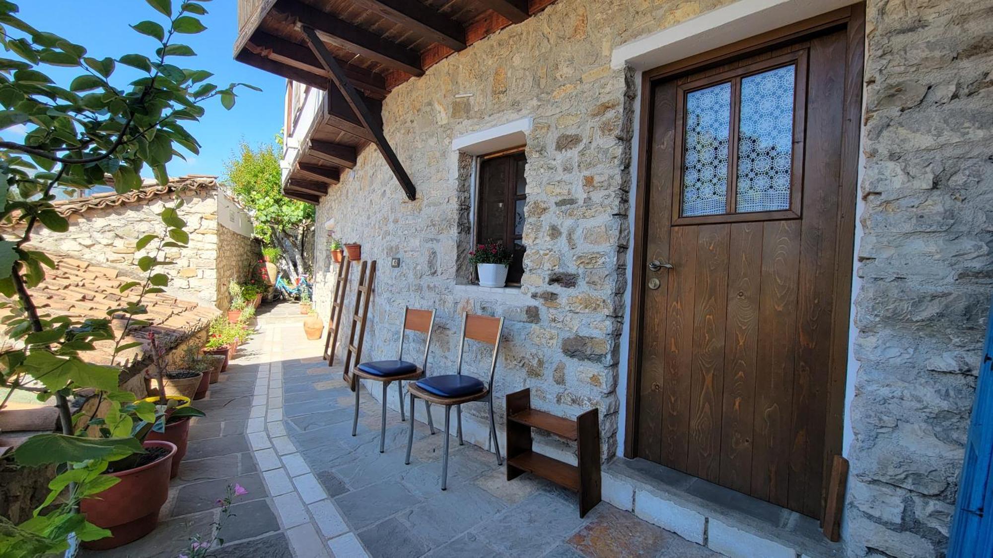 Guest House Mangalem Berat Exteriör bild